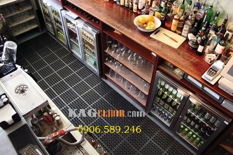 Cao su lót sàn quầy bar