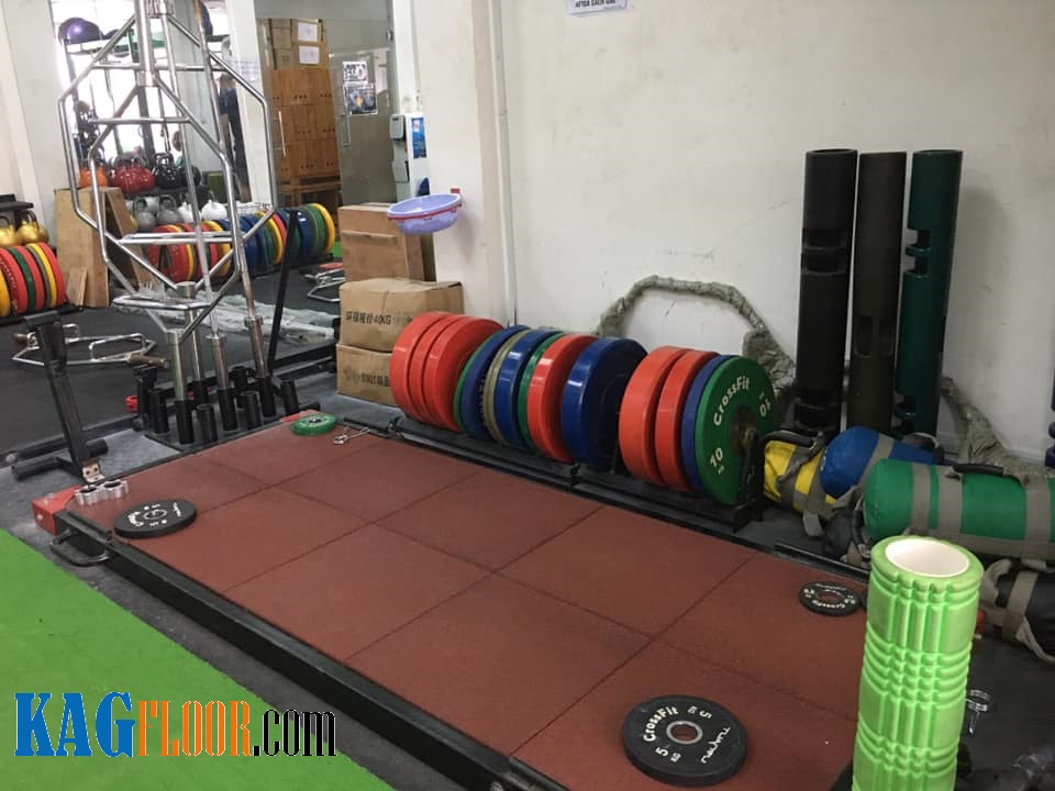 Sàn Deadlift khách sử dụng 2 lớp gạch 15mm Quận 2