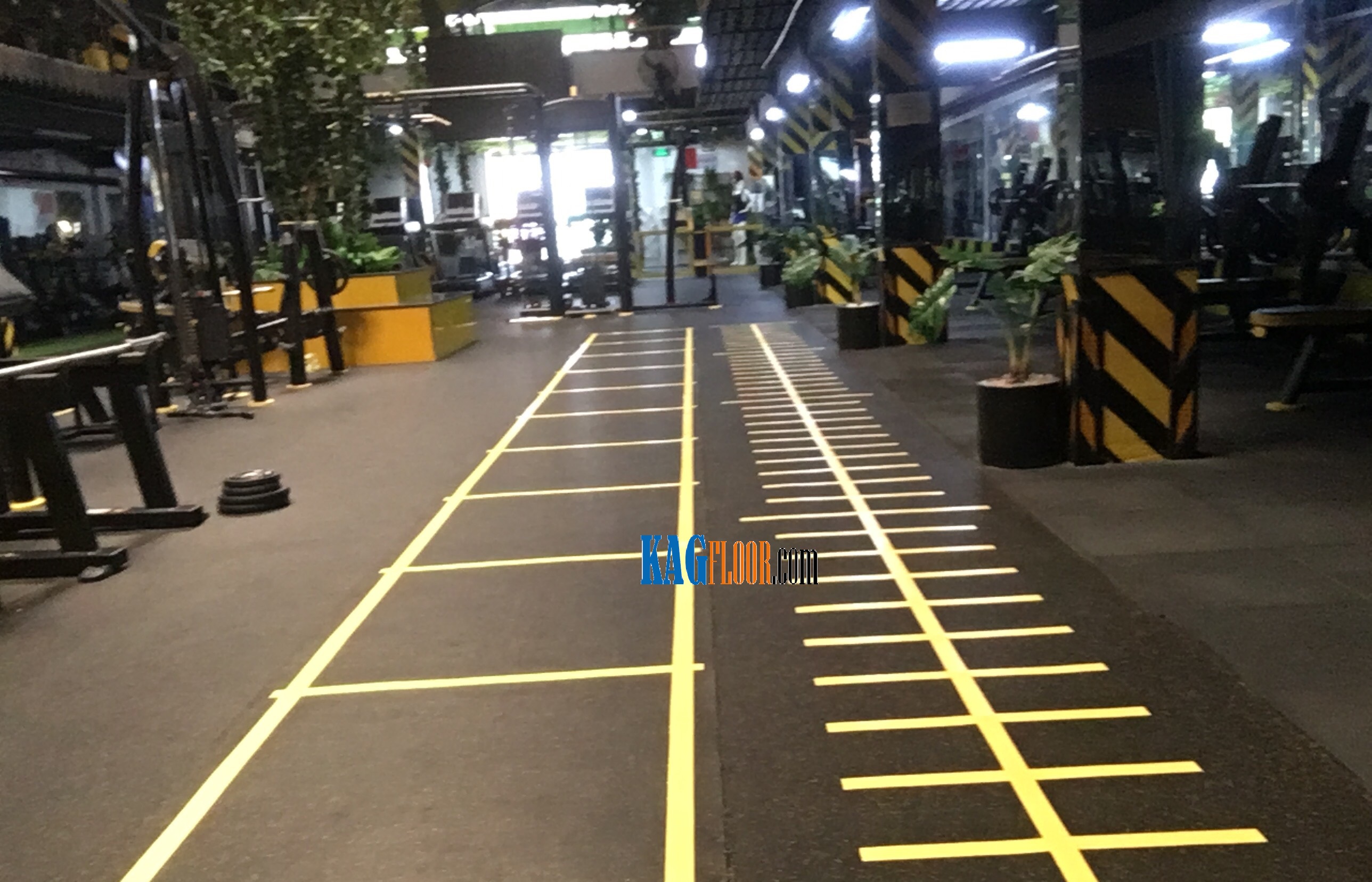 Thi công vẽ sần cao su phòng gym Cicilia Quận 4